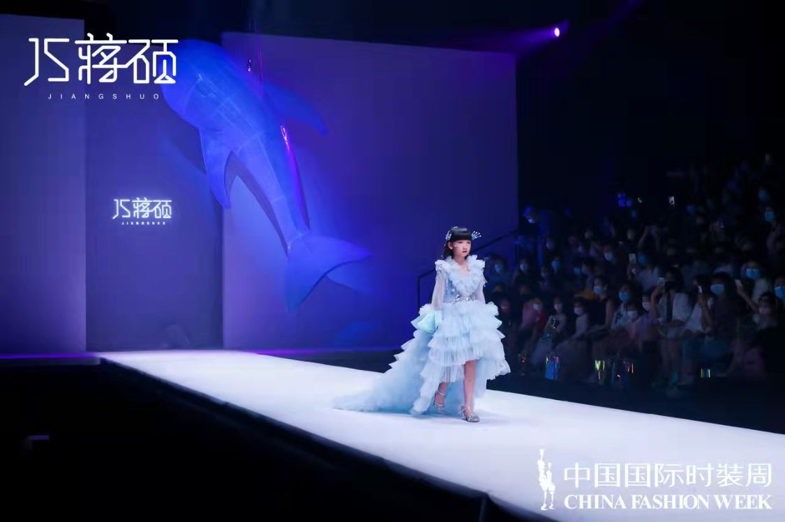 SS22中国国际时装周∣JS蒋硕“星辰大海”2022春夏系列品牌发布会