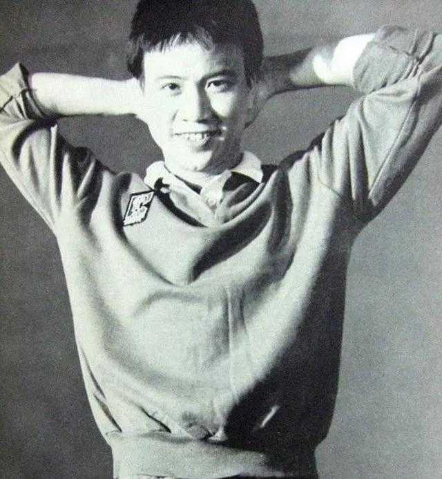 万梓良的不幸史：从影帝到街头"卖丑"，