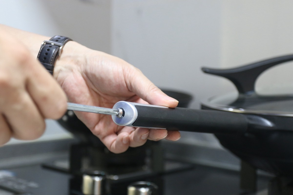 红伞伞遇上厚底锅 九阳晶钻，网友惊呼：不用躺板板