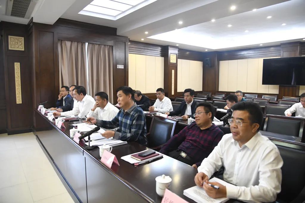 ​市五届人大常委会举行第三十七次会议第一次全体会议对市教育局等7个单位开展专题询问