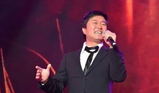 51岁满文军退圈后罕露面！身材发福大变样，曾指证富豪老婆涉毒？