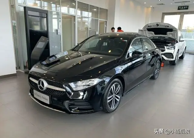 最新款奔驰30天卖出7279辆，从21万跌至14.68万，你
