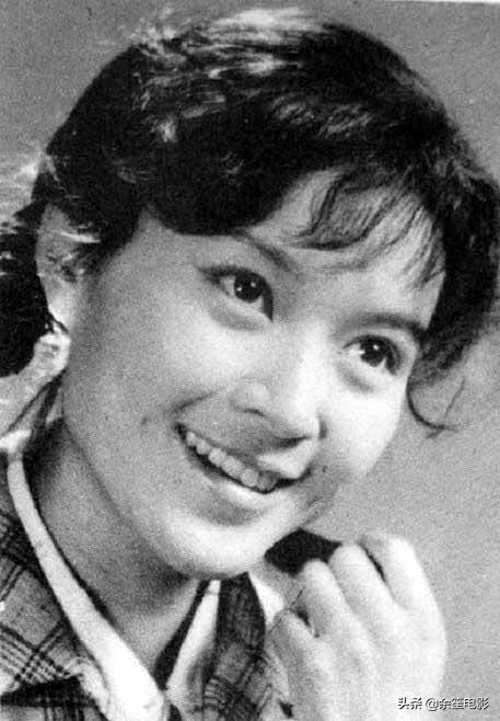 80年代当红女星方舒，二婚嫁给小十岁屠洪刚，如今过得怎么样了？