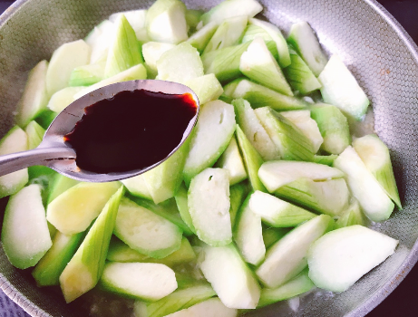 图片[5]-清炒丝瓜的做法步骤图 丝瓜翠绿脆嫩不发黑-起舞食谱网