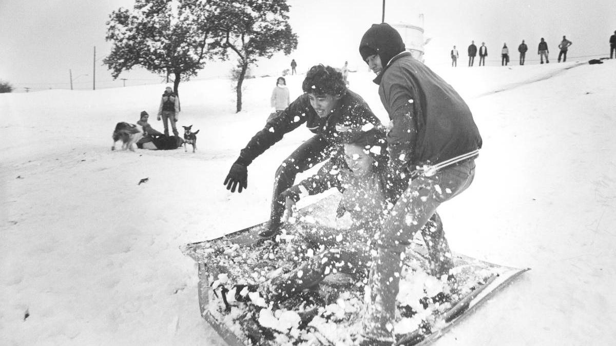 德州雪灾冻死人、电价飙升200倍，为何没出现八