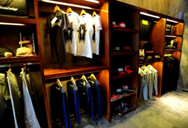 得罪谁了？美国服装巨头全面关闭在华门店，或