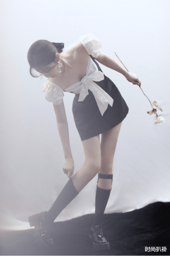 梁田职场裙装新时尚太攻了！轻松玩转简洁颜色