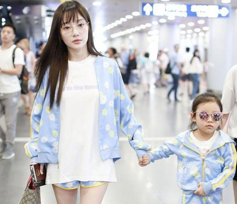 有种“心酸”叫李小璐，低调晒娃却被嘲讽，母爱无高低贵贱之分