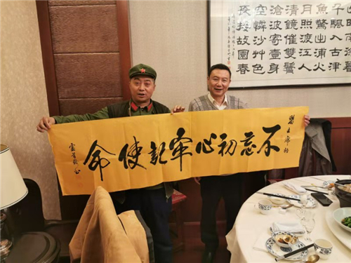 周恩来侄子周秉和鼓励李长东“发扬延安精神，坚守红色收藏事业”