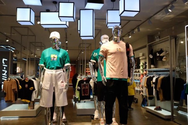 从数据上看，服饰企业很难乘风破浪