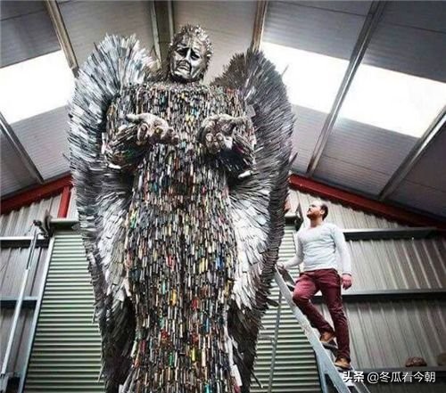 世界上最瘆人的雕像，花10万把刀具打造，每把背后都是一位受害者