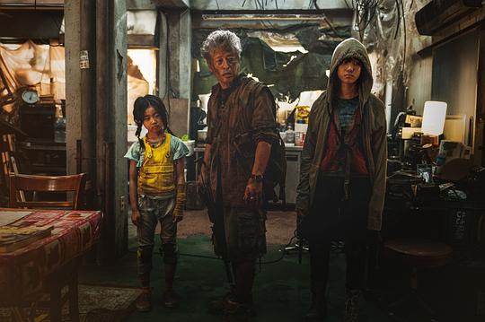丧尸片集体失灵，《活着》和《釜山行2》争当烂片之王