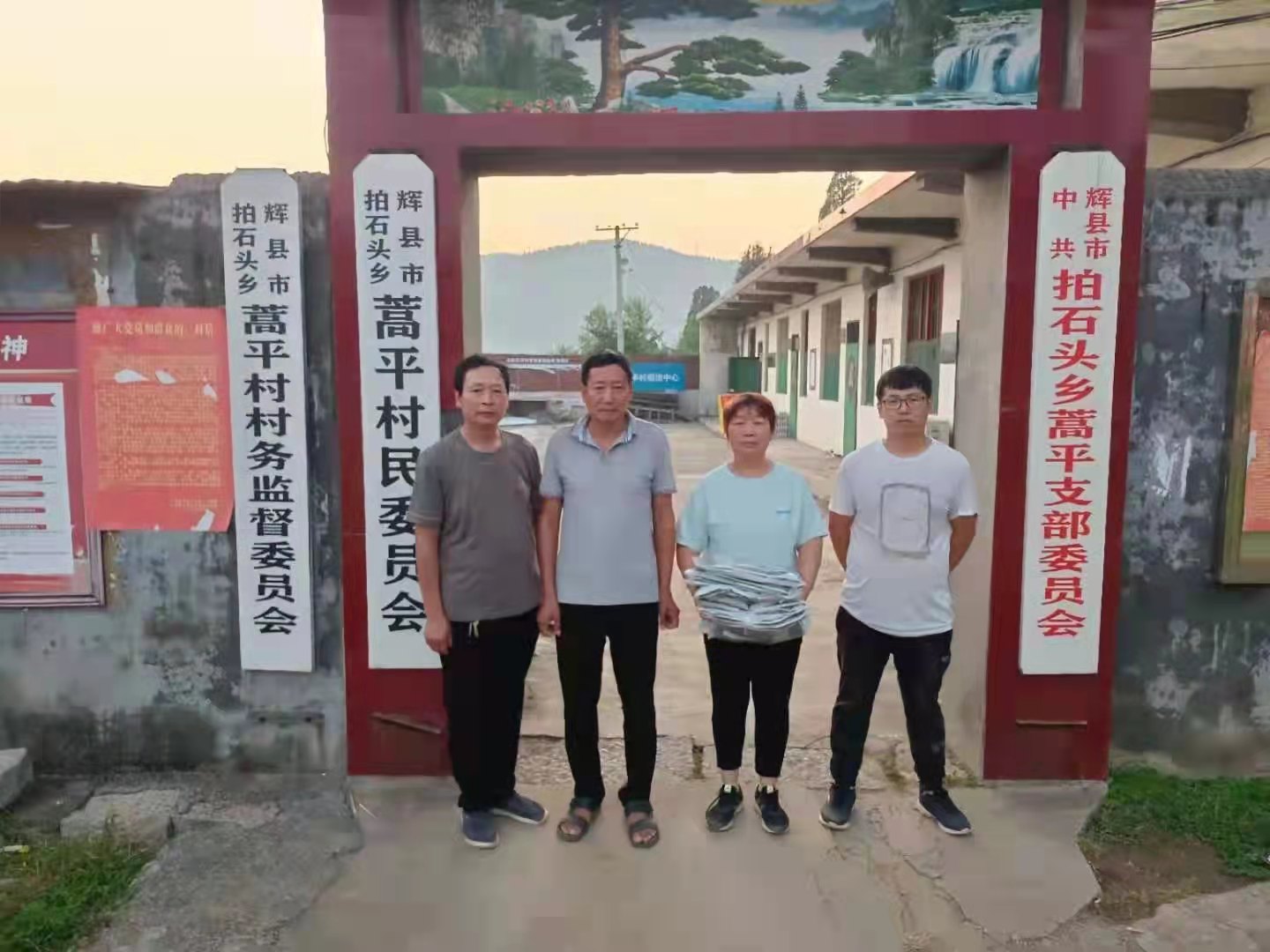 峪河四街服装厂：暴雨受灾后还力所能及捐赠物资帮助家乡共渡难关