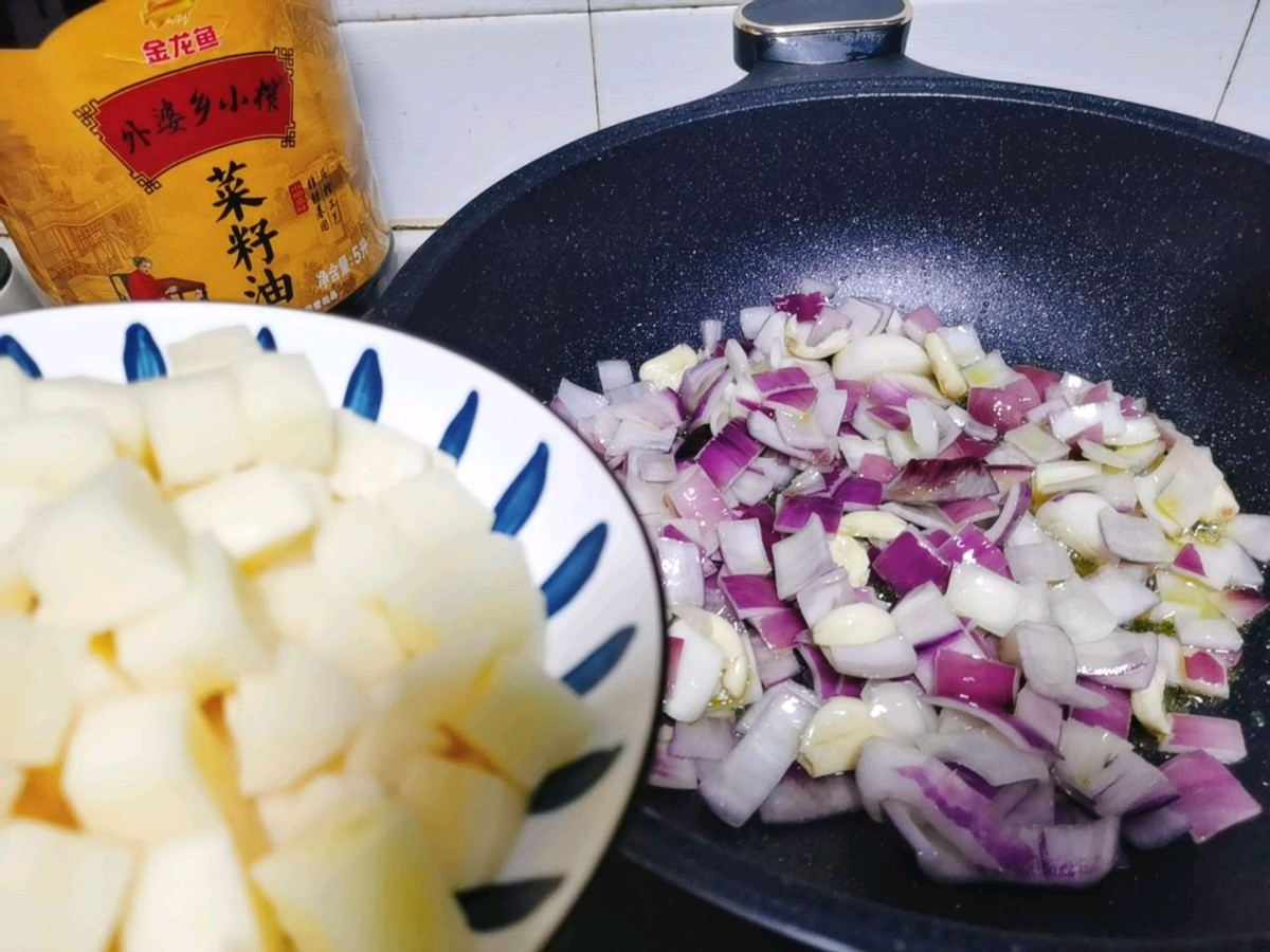 好吃上瘾的土豆肥牛卷，简单快手，鲜香下饭，家人都爱吃