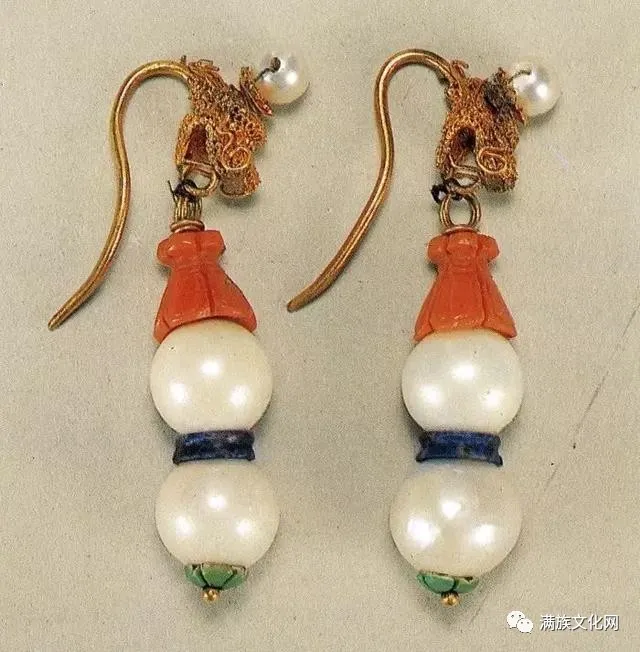 满族耳饰习俗：一耳三钳