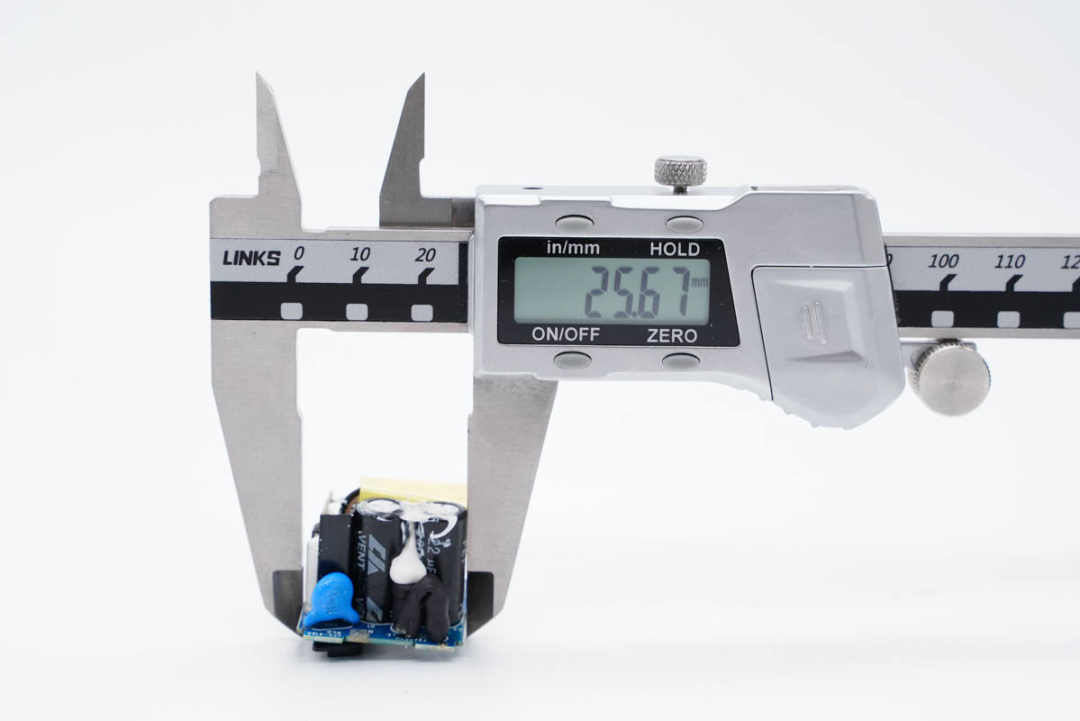 迷你机身，内置高集成电路，这款20W PD快充设计绝了