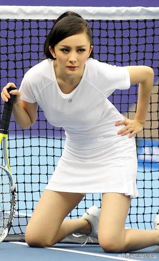 杨幂网球宝贝美照被热传穿小白裙少女感十足烟熏妆真个性