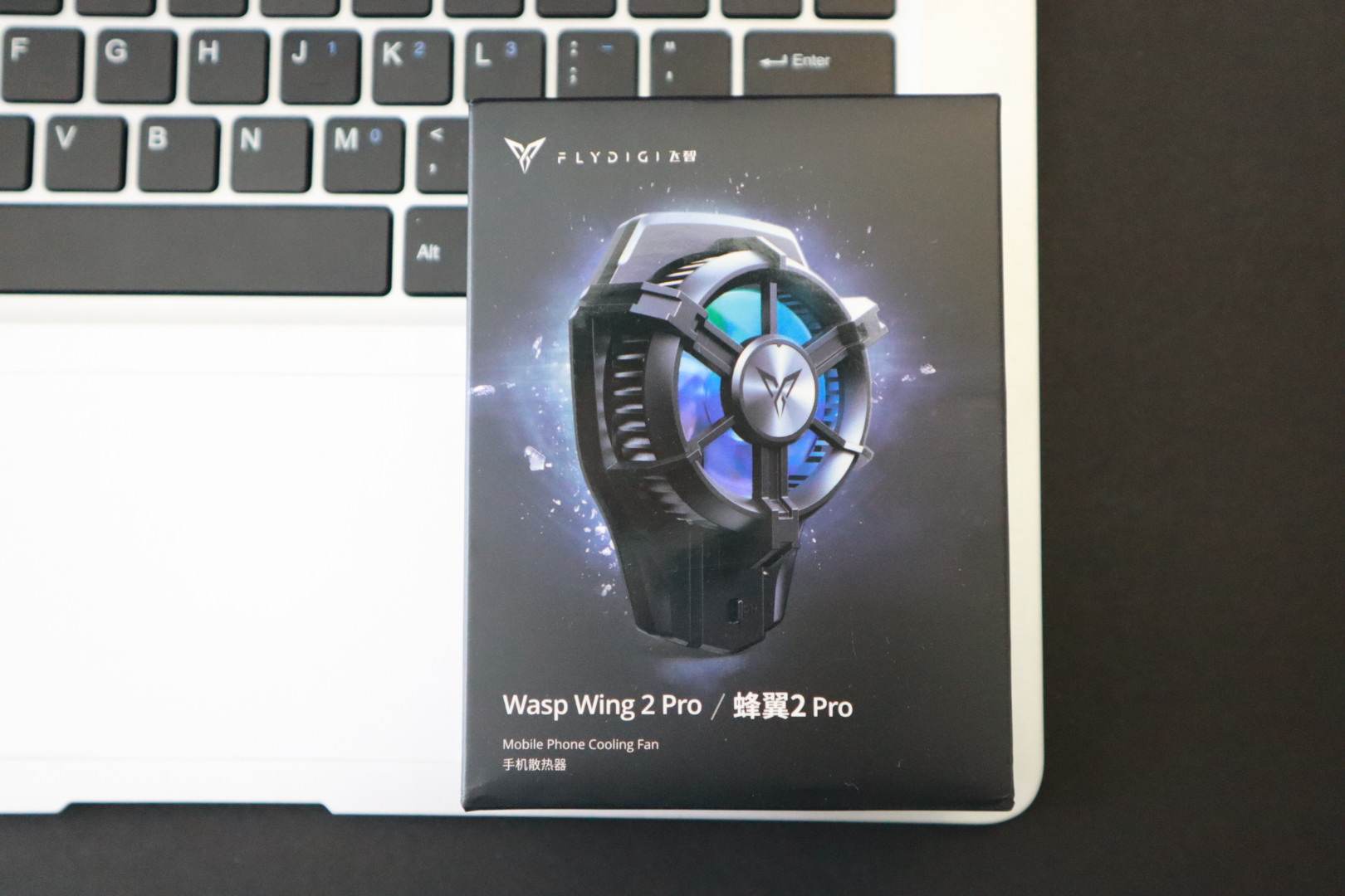 夏天到了别忘了给手机降降温，飞智蜂翼2Pro手机散热器评测