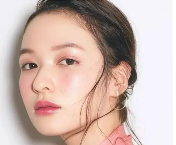 你是淡颜系女生还是浓颜系女生？很多人没找准，难怪化妆不好看