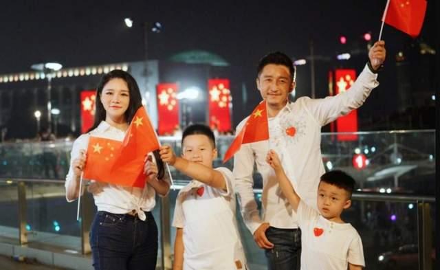 邹市明三儿子出生地曝光？网友：出生在香港，