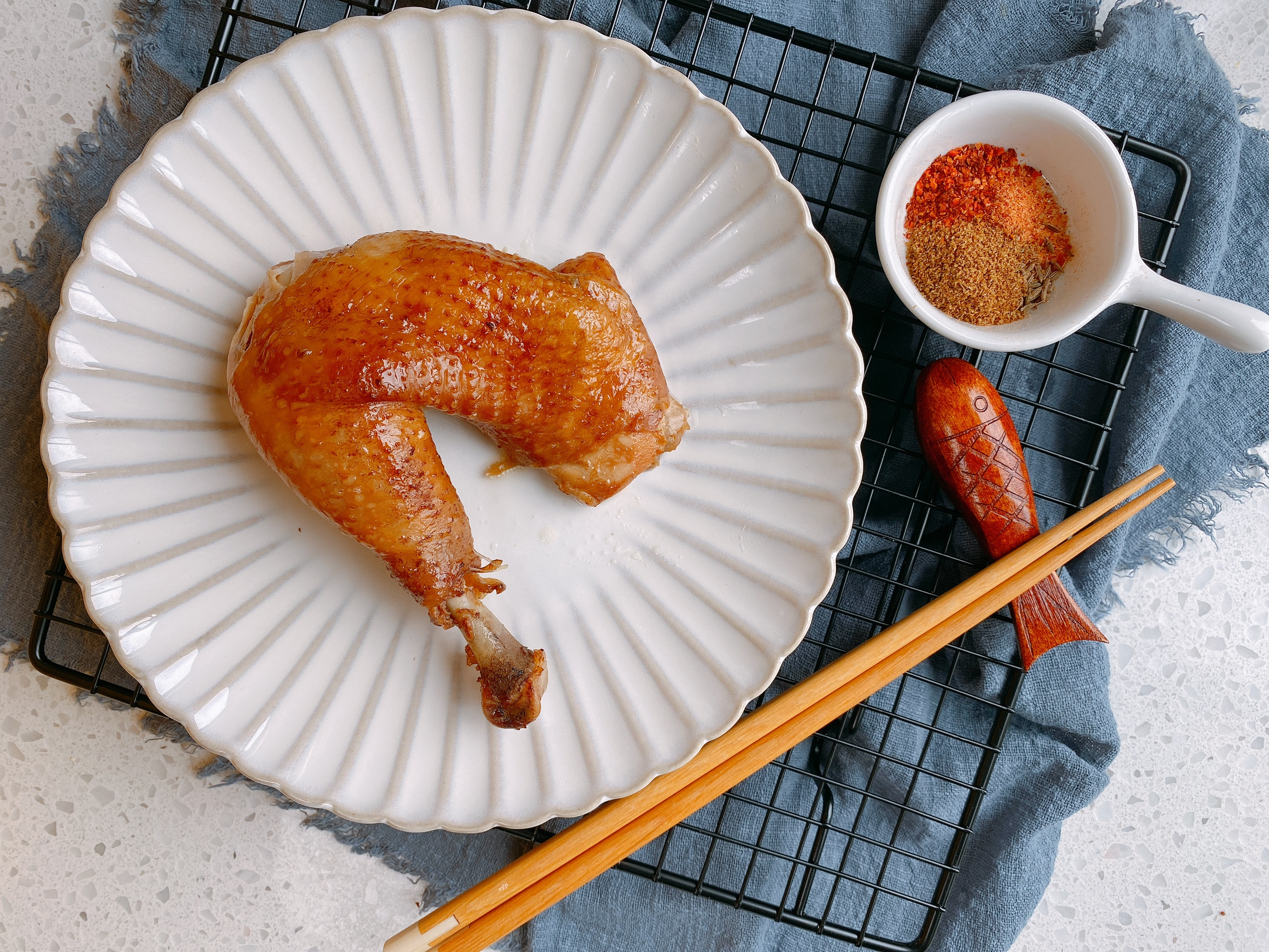 感恩節想吃烤雞用電飯鍋就能做，不放油不放水，鮮嫩多汁軟爛入味