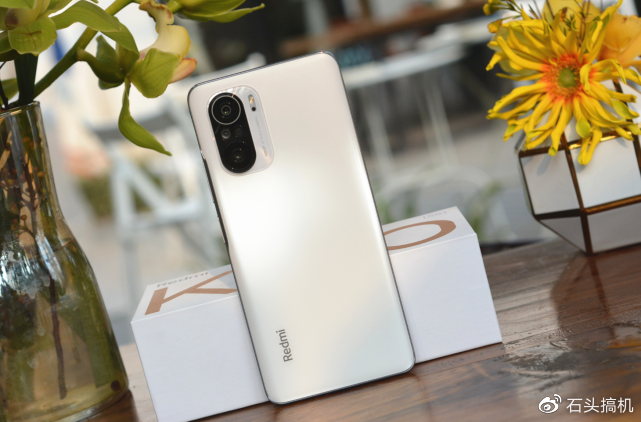 红米K50 Pro补齐短板，5300mAh+1.08亿，首发骁龙898，价格更经典