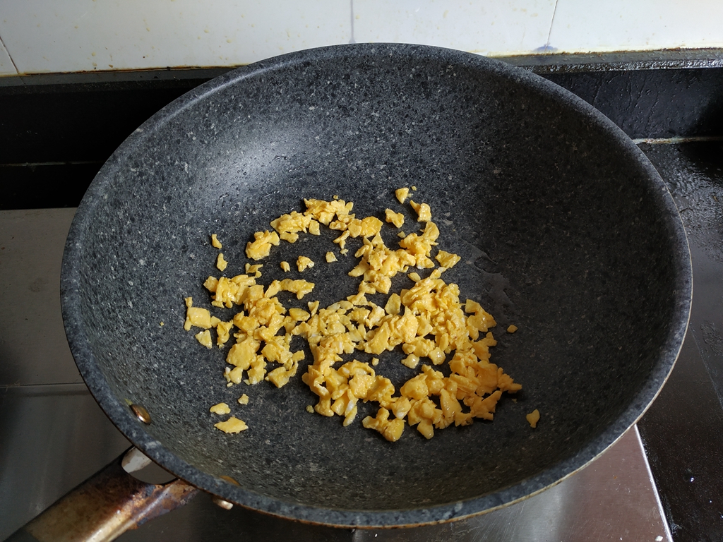 How can potato shreds keep on being fried?  The farmer’s chef has a trick, the taste is mellow and chewy