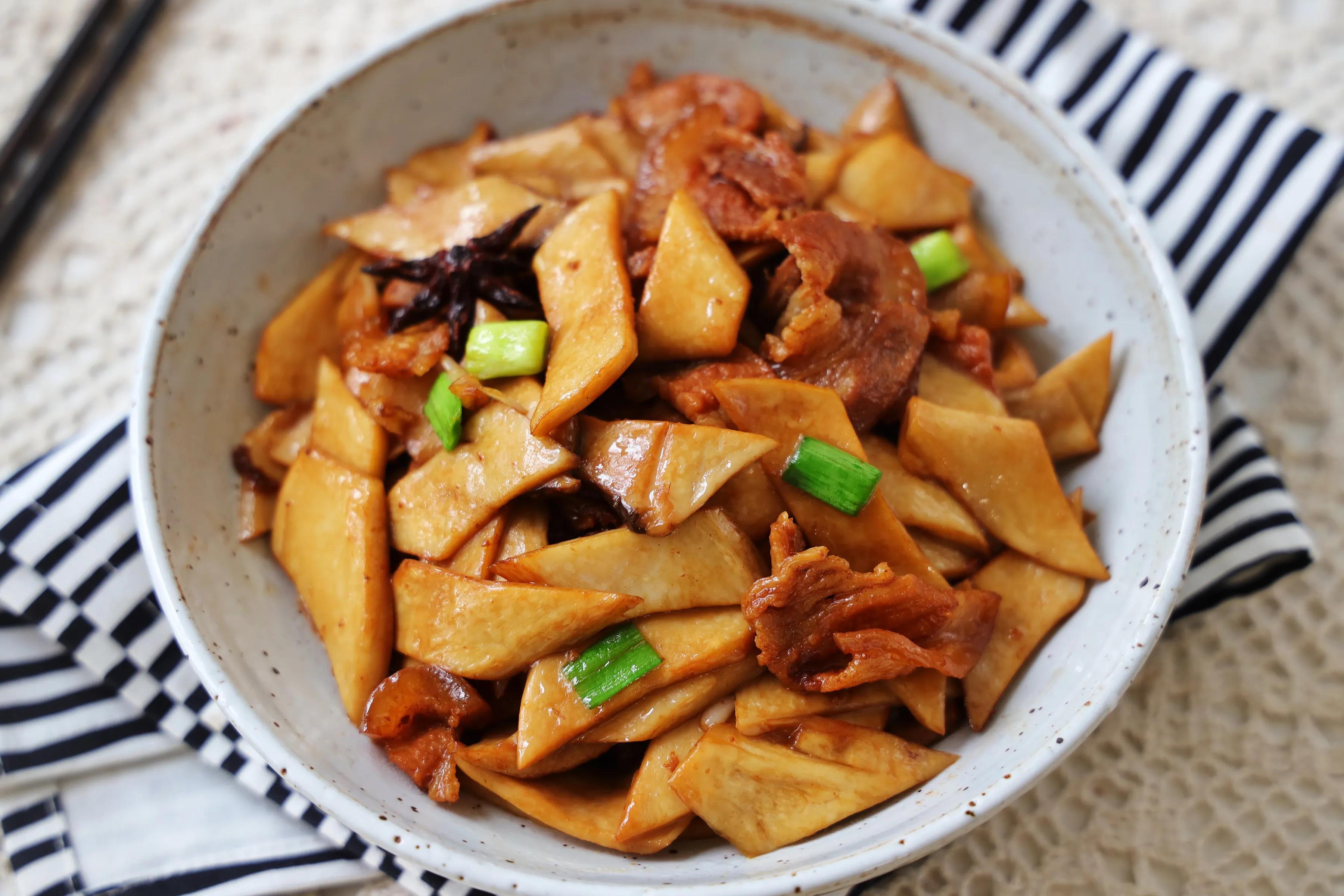 立夏了，這樣的小炒菜要多吃，葷素搭配，營養下飯，孩子超愛吃