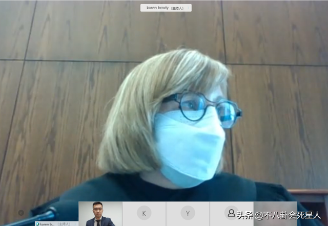 郑爽庭审现场发狂，美国法官要求她进行精神鉴