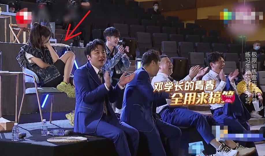 杨超越《极挑》表现惹质疑：穿鞋踩凳、调侃岳云鹏身材还怼王迅