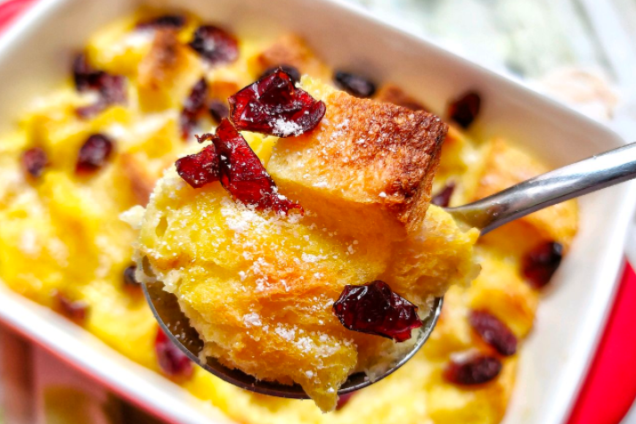 剩下的吐司不知道怎么吃？学会这个烤吐司布丁，酸甜好吃