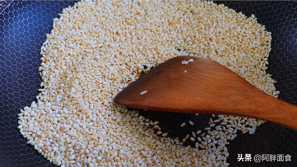 把五花肉放鍋中蒸一蒸，教會你，一層比一層好吃，年夜飯待客有面