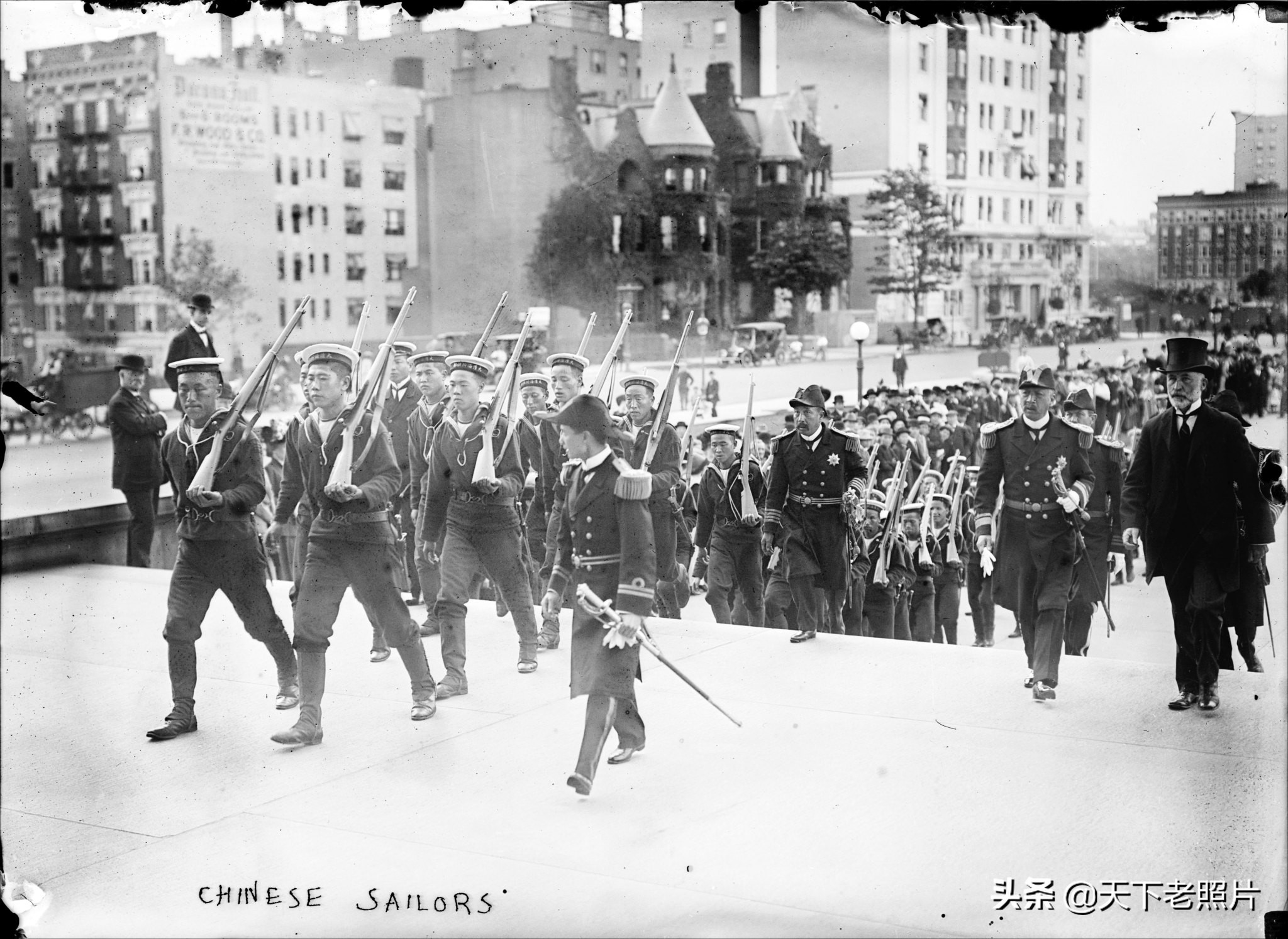 想不到1911年大清的巡洋舰队就打着龙旗访问了美国纽约