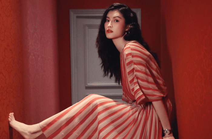 她17年前靠给李咏砸金蛋为生，现事业如日中天