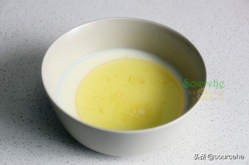 中秋月饼，不用烤箱就能做，冰爽软糯，甜而不腻，淡淡的凤梨清香