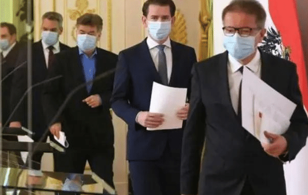 外籍华人回国被拒绝，高呼：你知道我身价多少