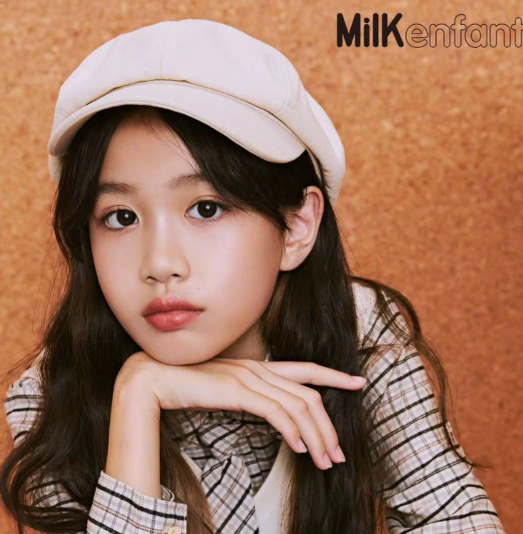 钟丽缇女儿近照流出，还没成年就有“女主脸”，一双腿真羡慕不来