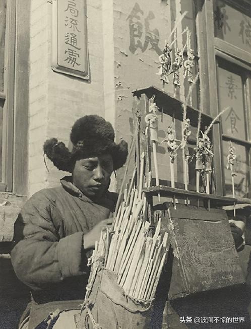 老照片:90年前的北京摆摊文化，街头卖各种东西