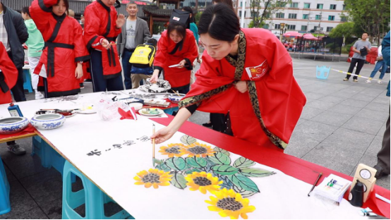 贵州长顺：“丹青长顺·诗翰合璧”——把对祖国的“爱”画出来