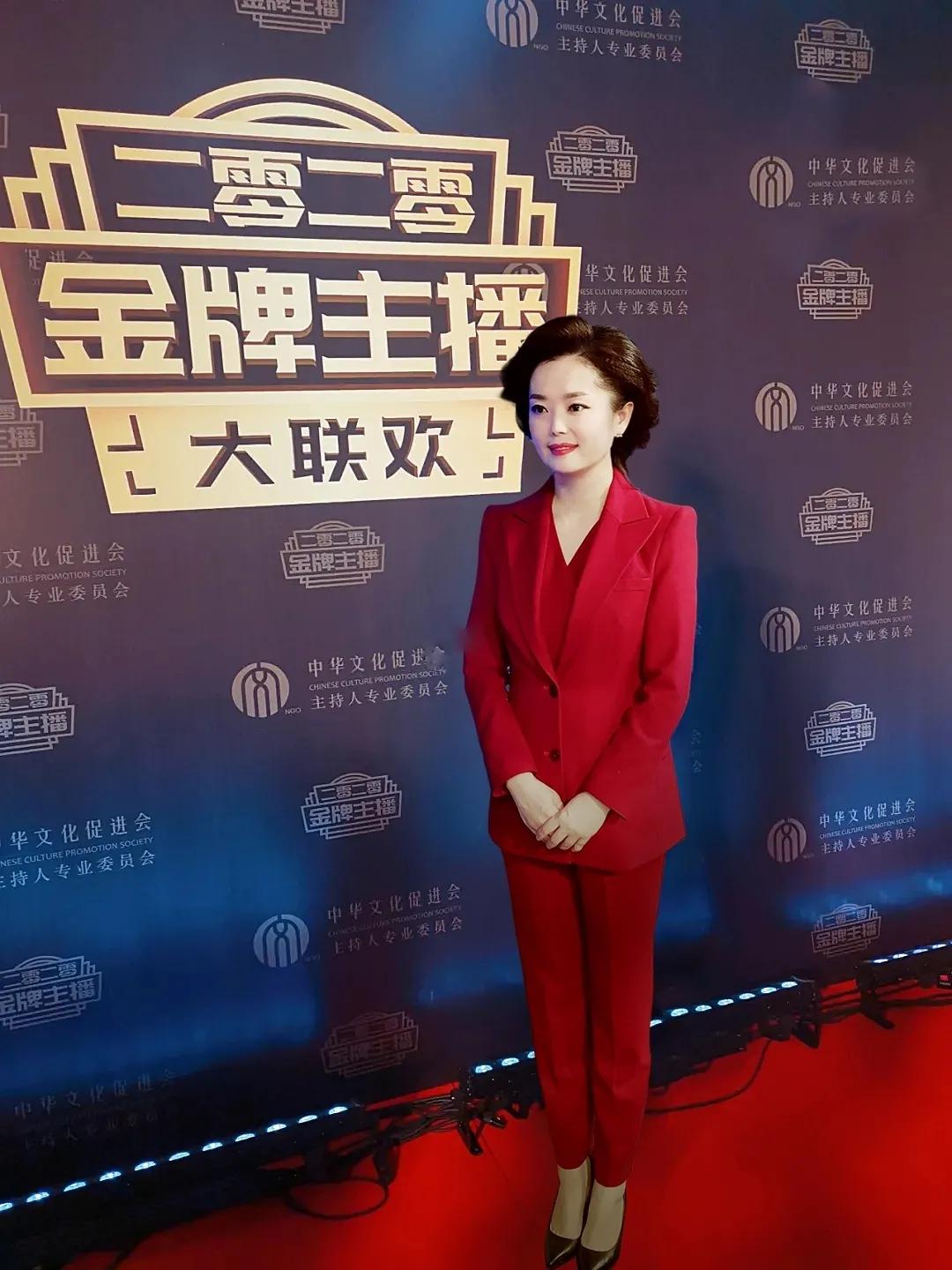 湖北体彩公益形象大使江霞荣膺全国十佳金牌主播