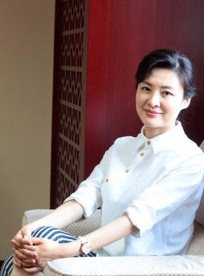 知名主持人美照一册，欣赏