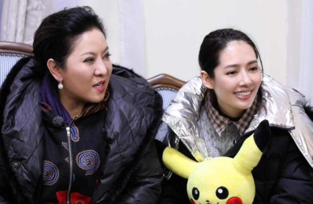 郭碧婷产后素颜出镜，整个人的状态每况愈下，