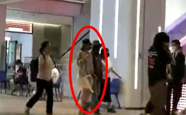 偶遇汪峰夫婦帶孩子用餐，章子怡跟小蘋果形影不離，母女關係親密