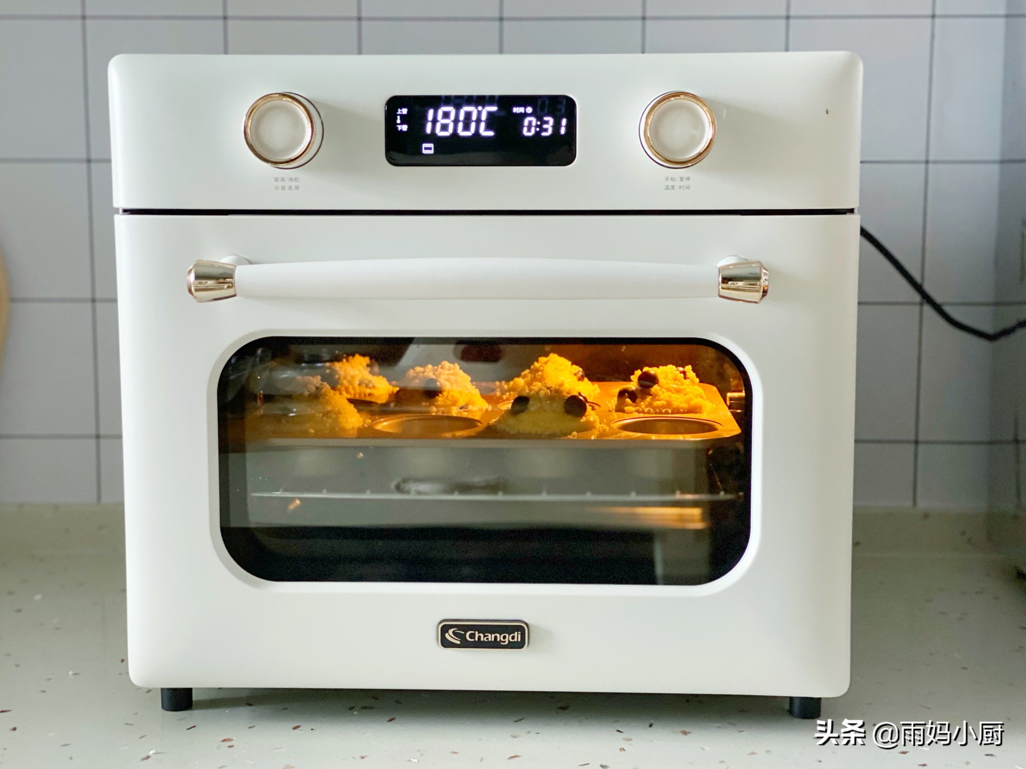 10分钟搞定，爆浆蓝莓麦芬蛋糕，外酥里软又美味，秒杀蛋糕店