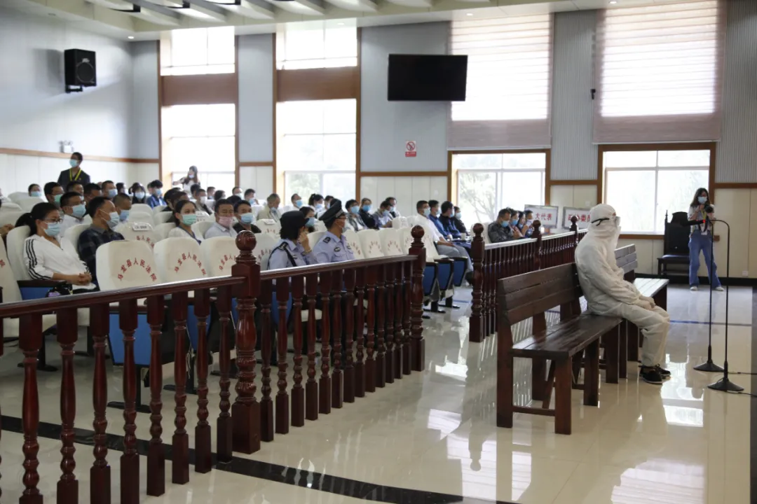 马龙区人民检察院组织开展冯某某涉嫌受贿案观摩示范庭