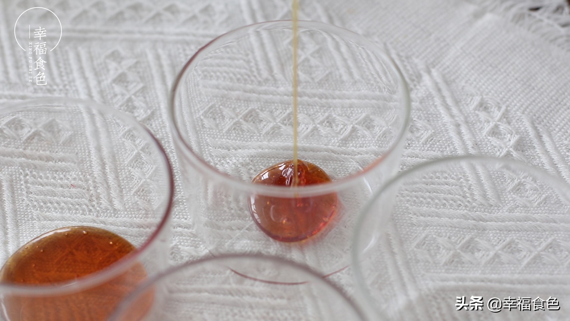 喝不完的牛奶烤一烤，甜嫩香滑的焦糖布丁就好了，孩子抢着吃