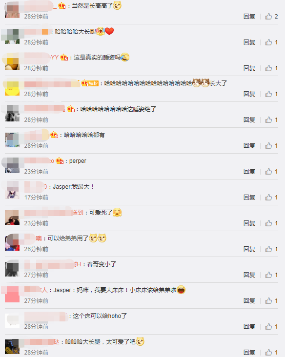 應采兒曬照感慨兒子長大，小小春睡姿花樣百出，小床快裝不下長腿