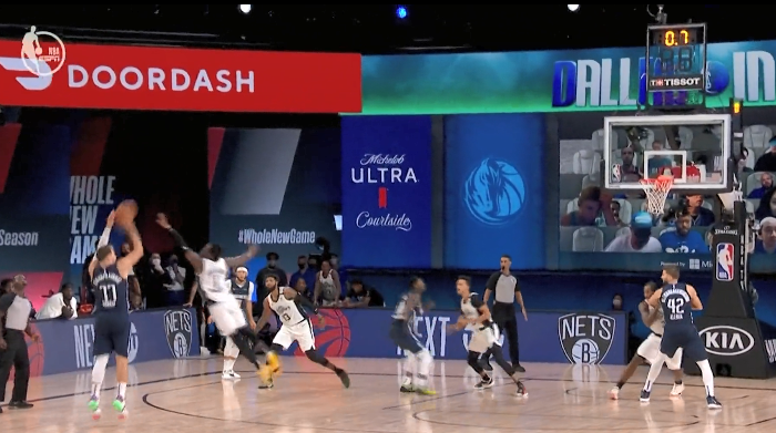 多角度回放東契奇絕殺，0.7秒極限出手，快艇的錯誤給了他機會