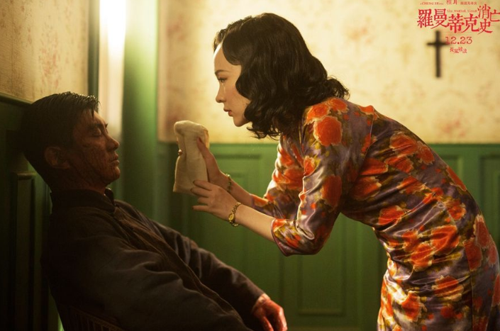 杜江夫妇低调带儿女游玩散心，霍思燕惬意微笑，网友：太幸福了