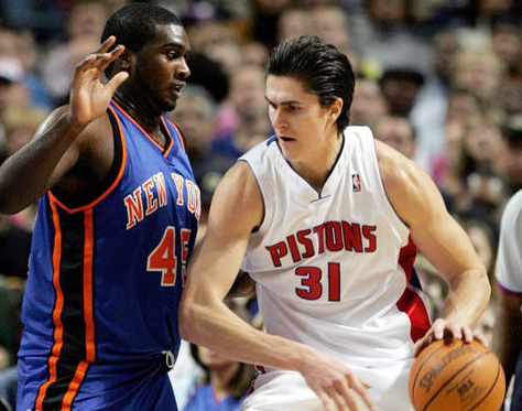 榜眼在美职篮郁郁不得志，回家改打拳击，三分